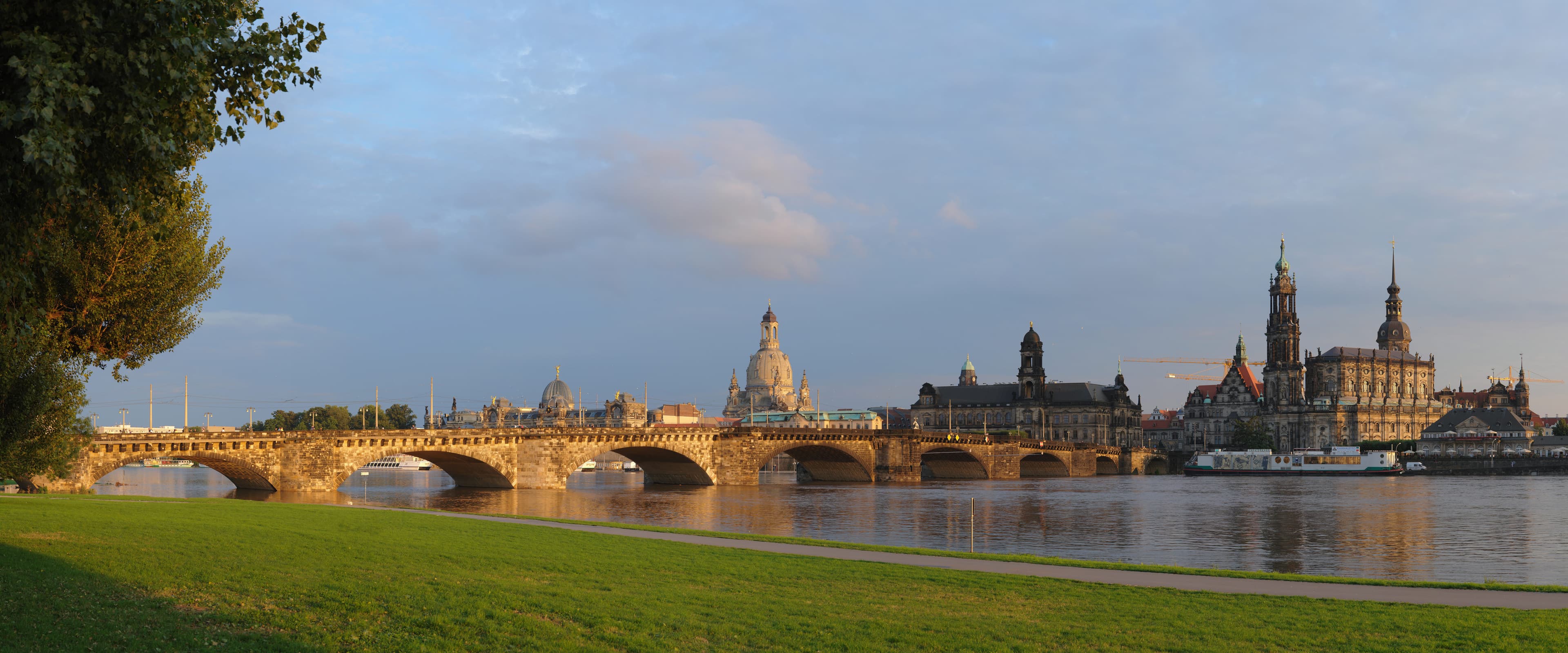 Dresden Architecture / ElbStay Detail
